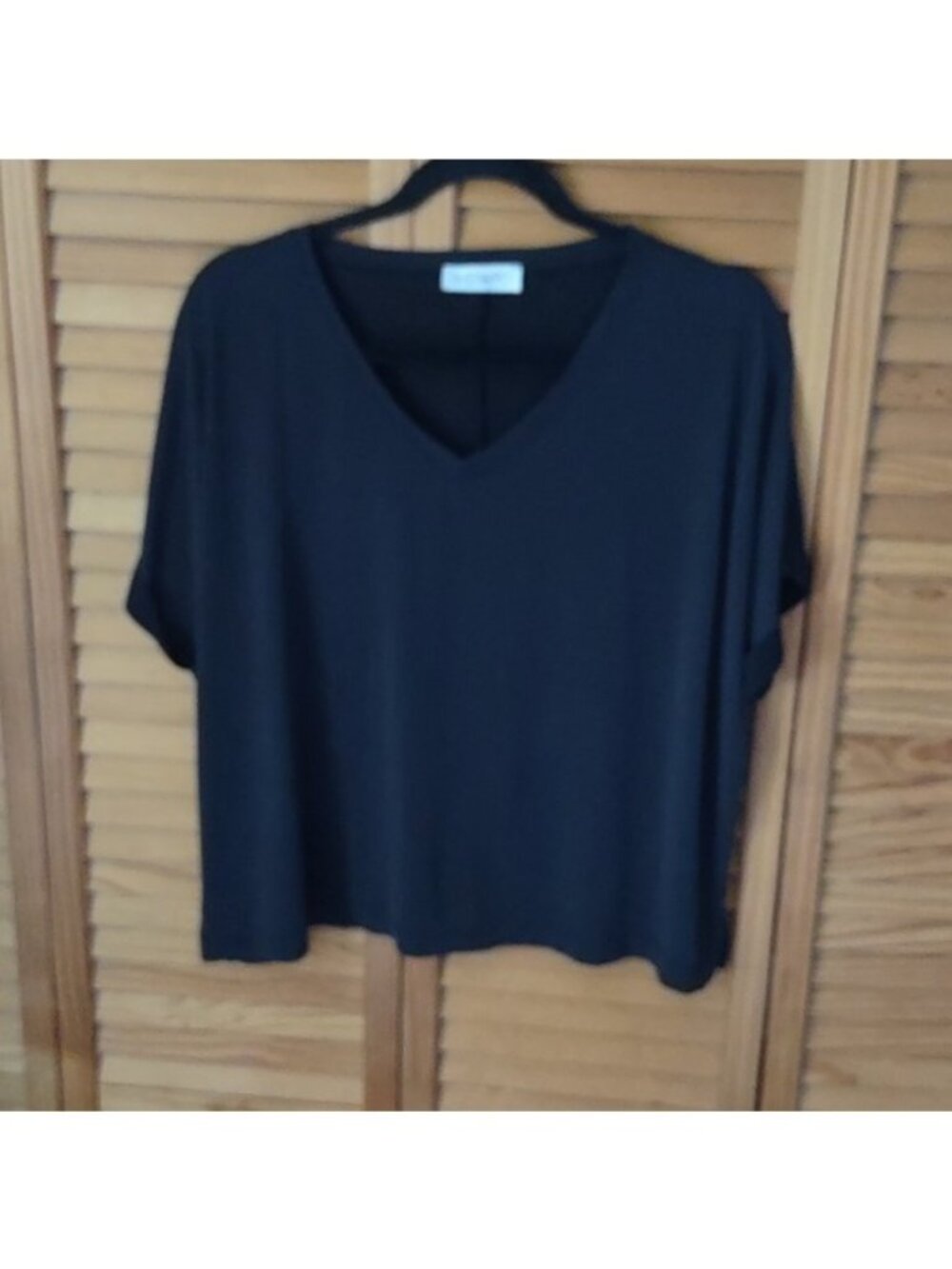 Showpo Black Cuffed Short Sleeves V Neckline Side Slit Soft T-Shirt Size Medium